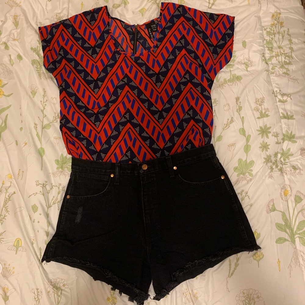 Patterned Top - Picture 2 of 7